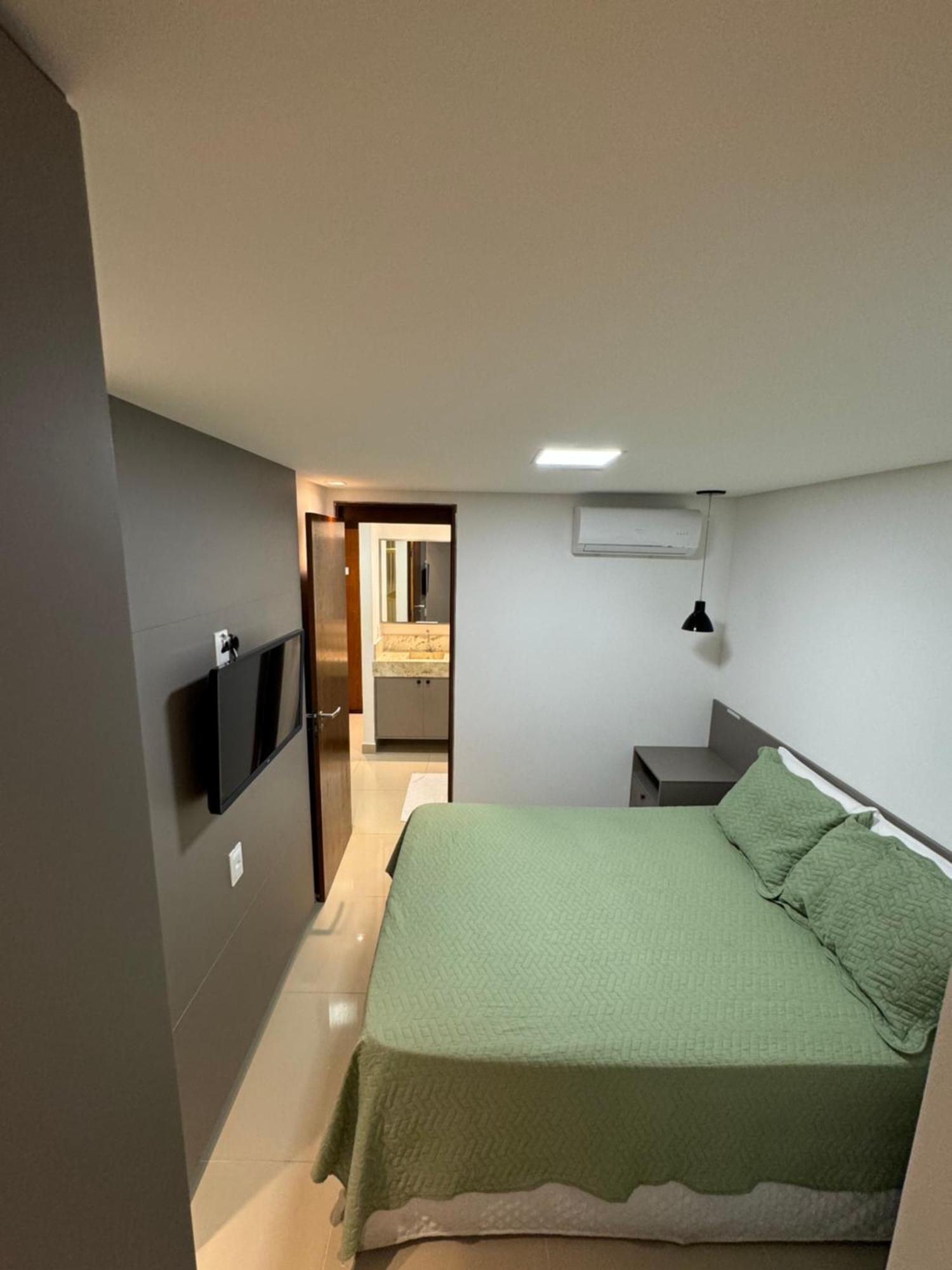 Apartment Em *